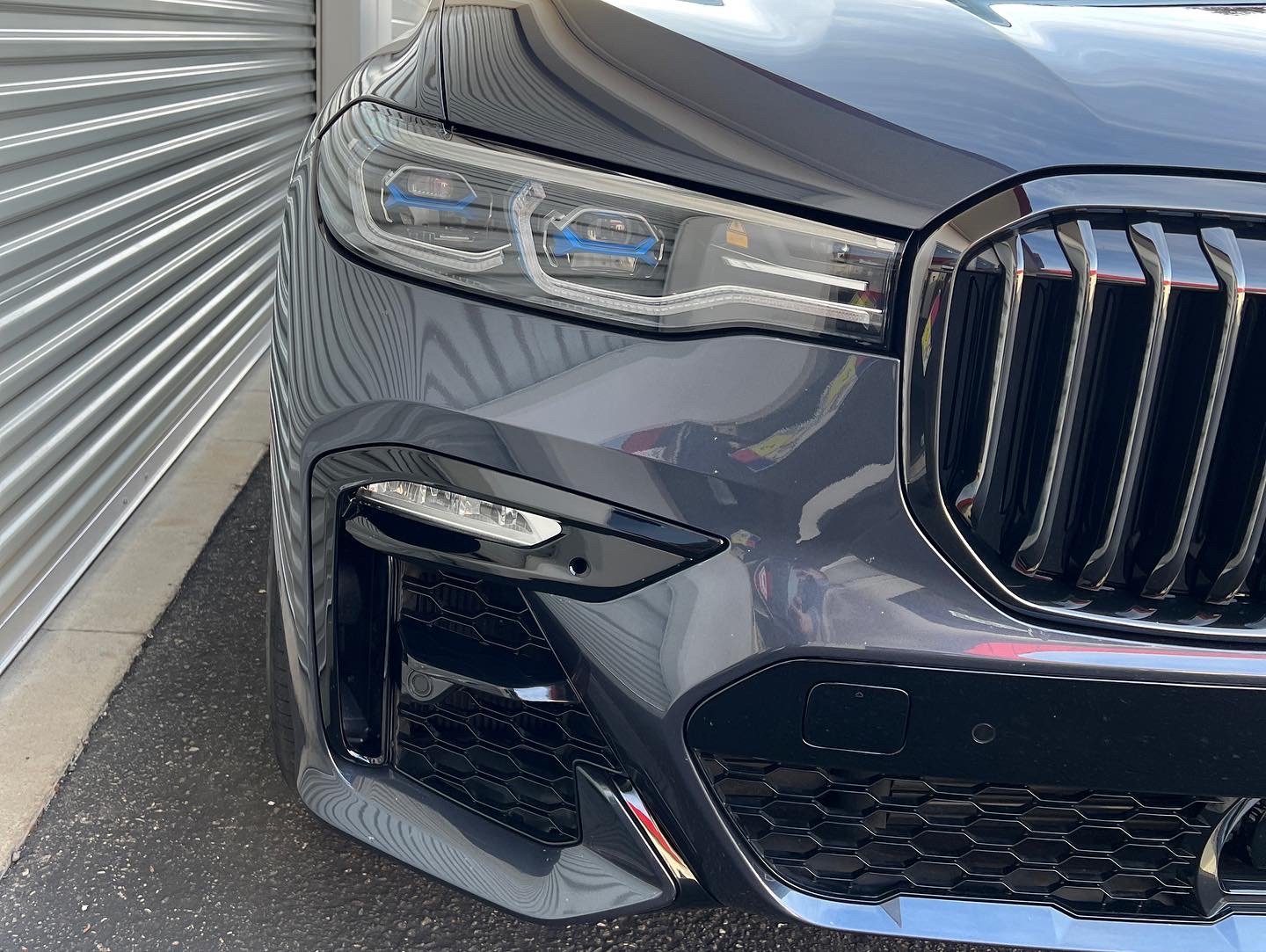 2022 BMW X7 M50i (Dark Graphite Metallic) — DETAILERSHIP™